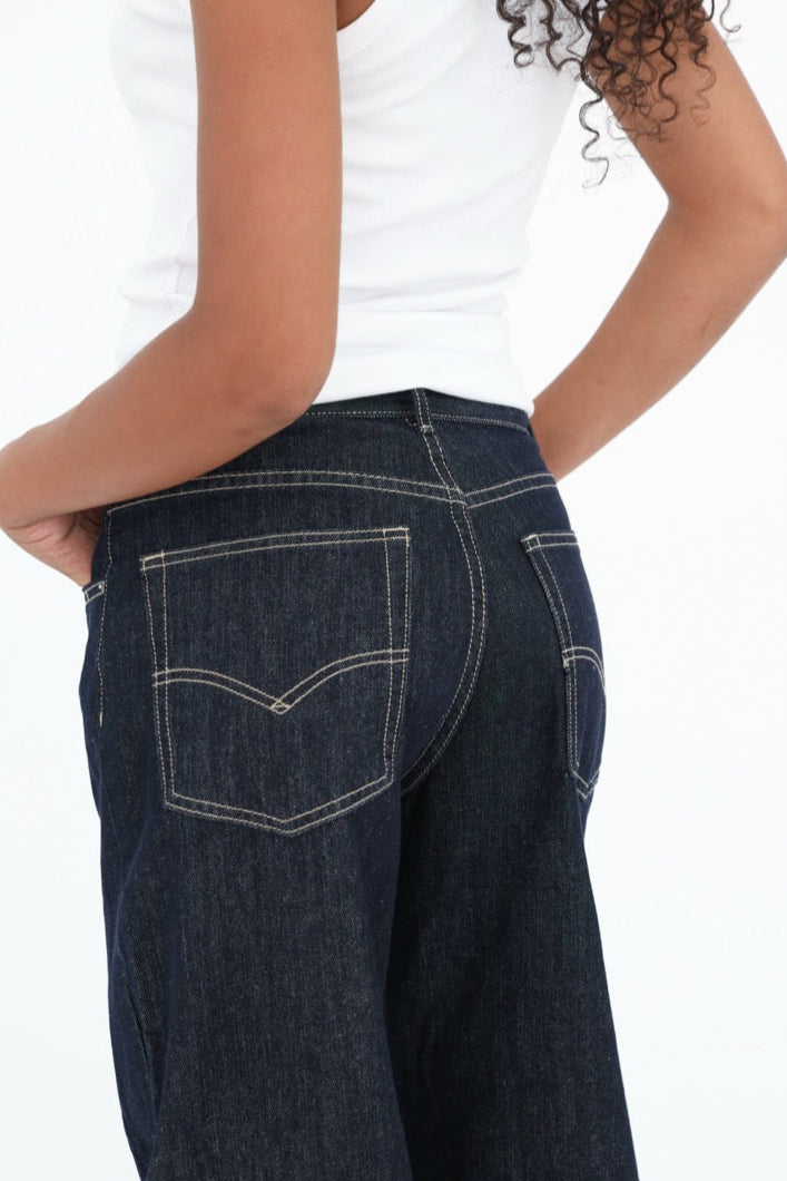 Jeans de "pierna ancha" azul oscuro alto