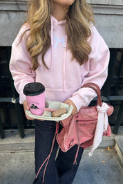 Rosa con capucha de "cinta" rosa