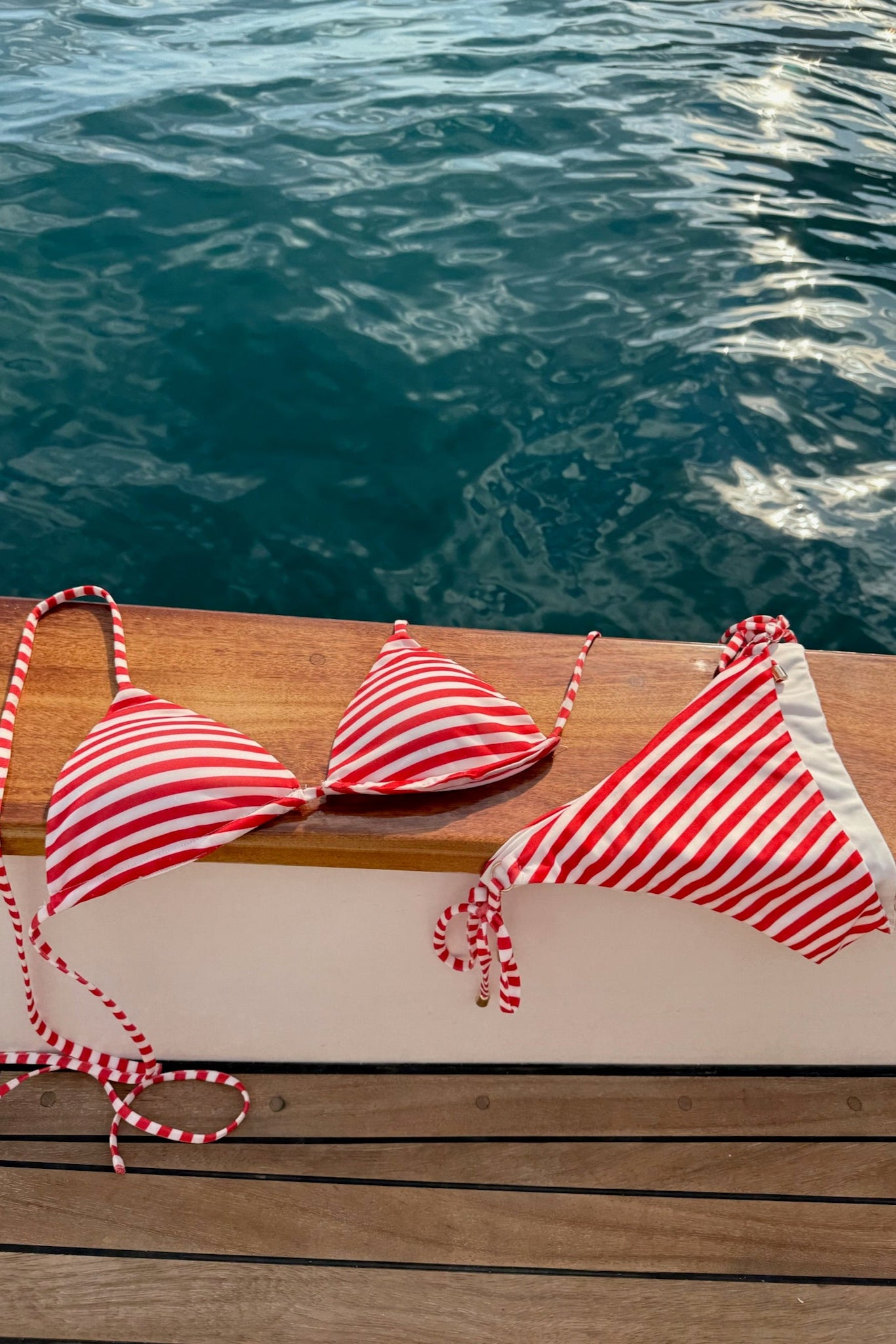 "Gestreifte" Bikini -Top rot