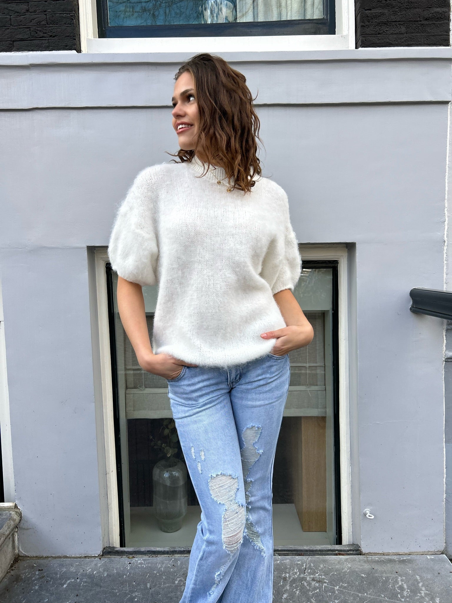 "Noor" light cream pullover