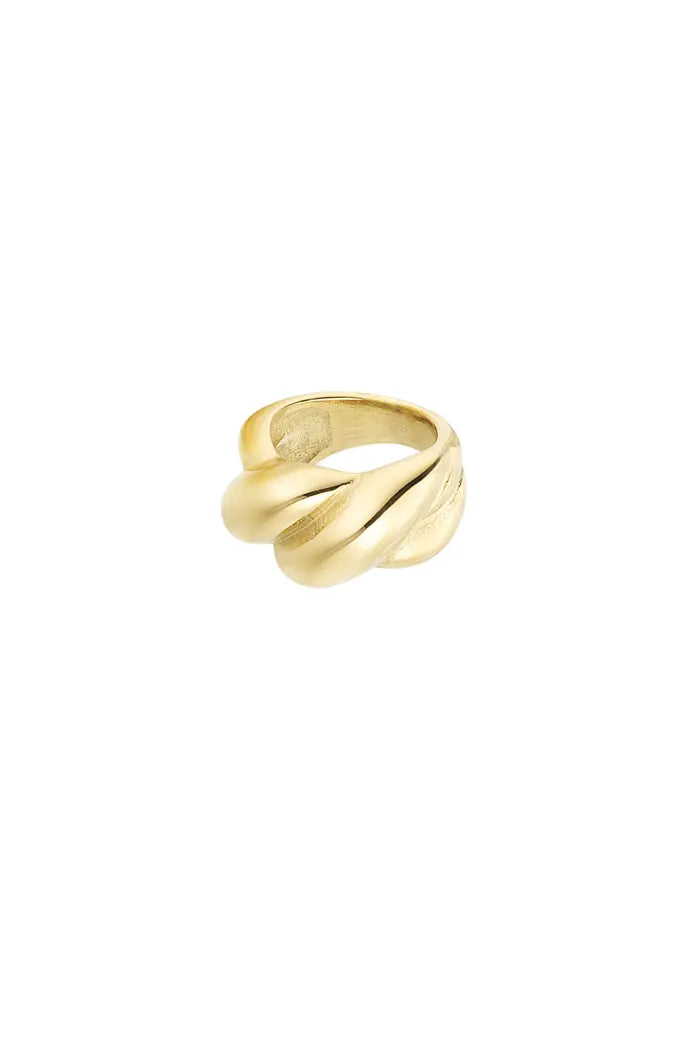 "Twisted" ring