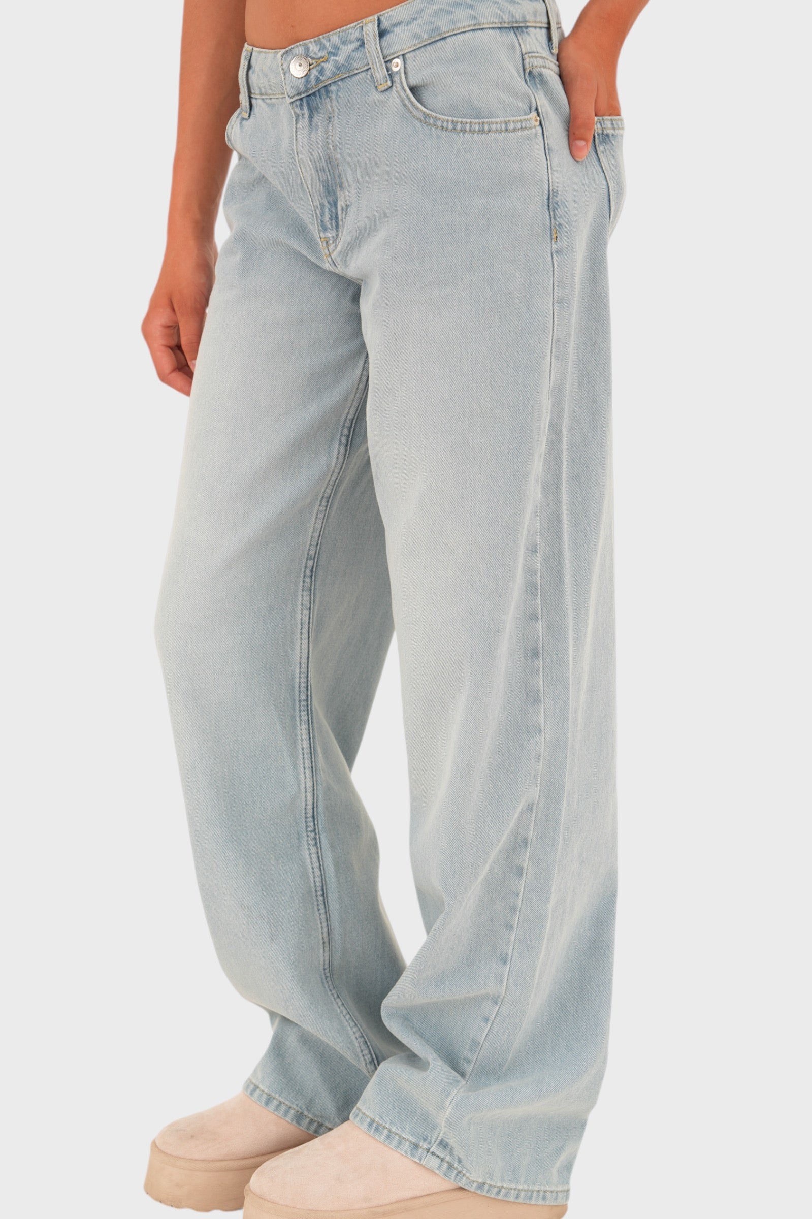 "Loose" low waist jeans light blue