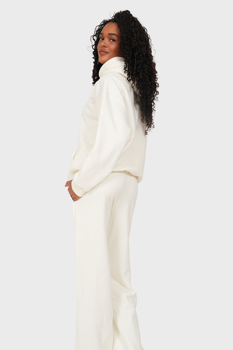 "MMT” pants cream