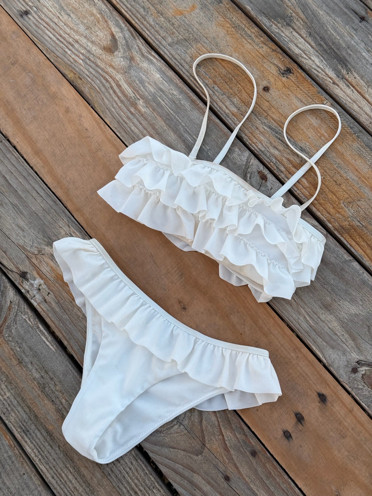 "Ruffle" bikini topp hvit