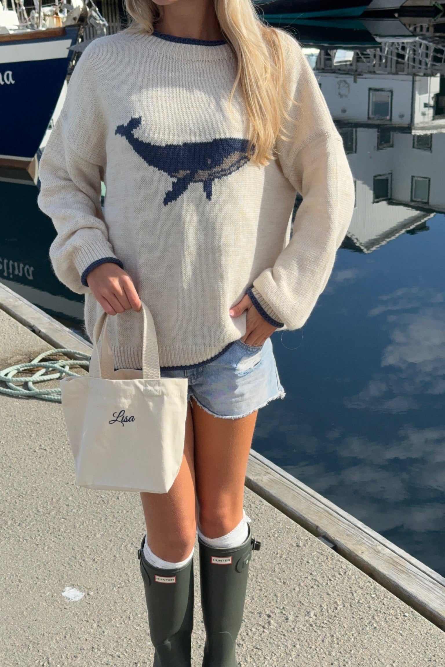 "Whale” sweater beige
