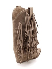 "Fringe" boots