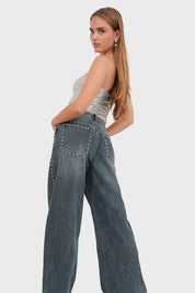 Vaqueros azules con tachuelas